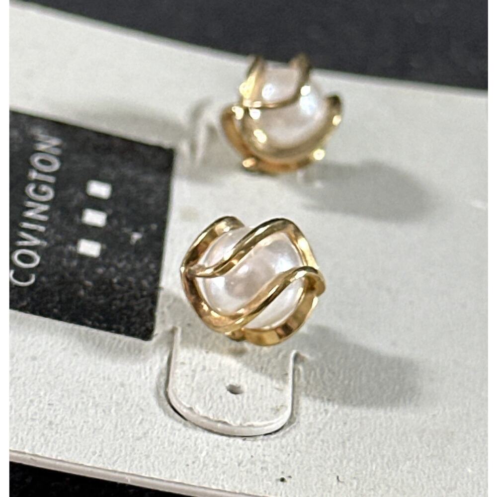 Vintage Covington Faux Pearl Stud Earrings with Gold-Tone Swirl Setting – NWT - Picture 5 of 6